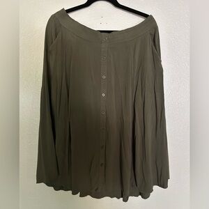 Torrid size 1 (16-18) army green A line skirt. Waist has stretch to it.